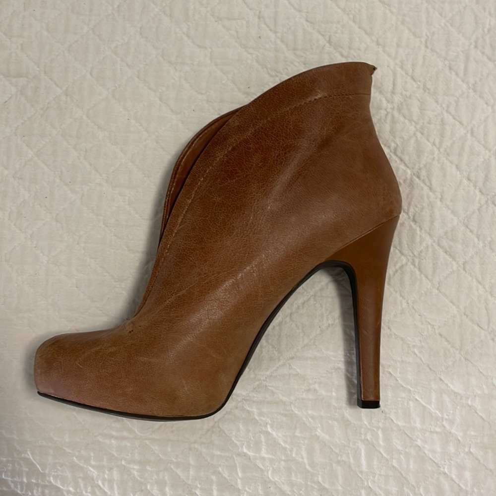 Jessica Simpson Allest burnt umber leather booties. Barely worn